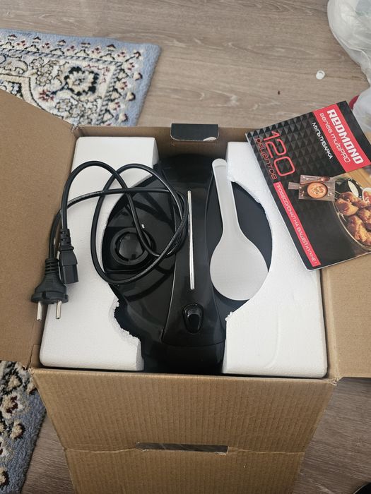 Мультиварка REDMOND б/у в хорошем состоянии