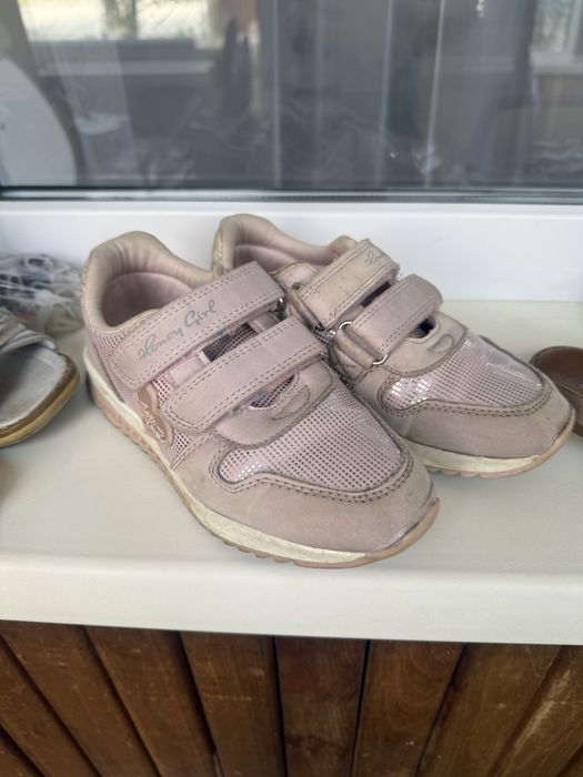 Кроссовки, туфли, сандали для девочек дешево