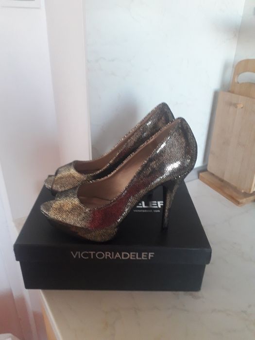 Нови дамски обувки