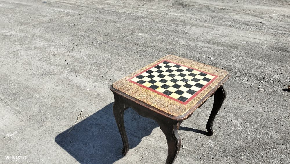 Столик ручной работы