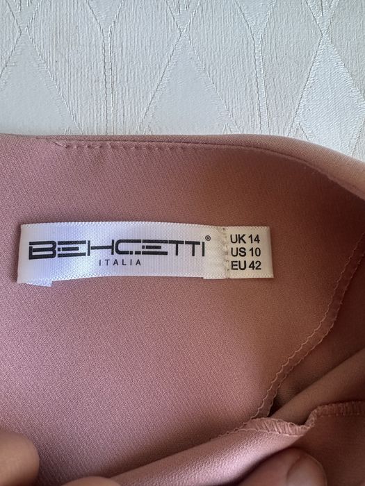 Платья нарядные разные