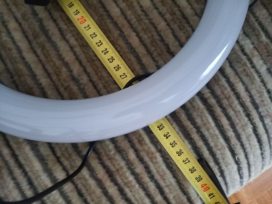 Продаётся кольцевая лампа