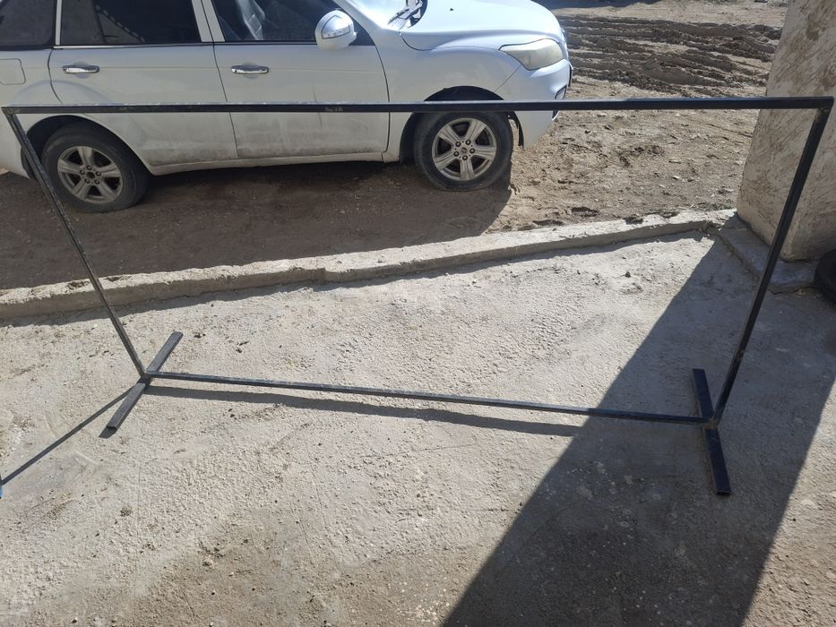 Маникен с стойка и вешалка