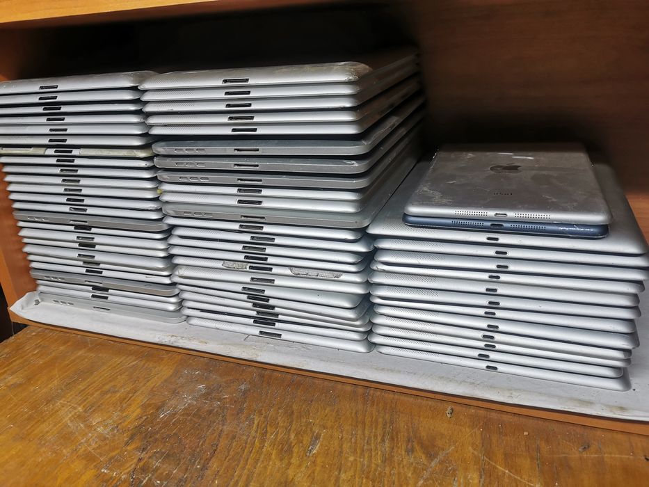 Vand 60 bucati de ipad !