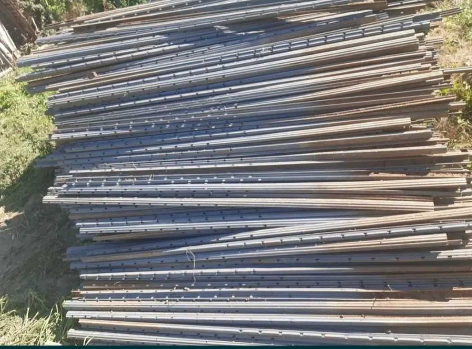 Vand stalpi metalici  galvanizati pt. Imprejmuiri si vita de vie