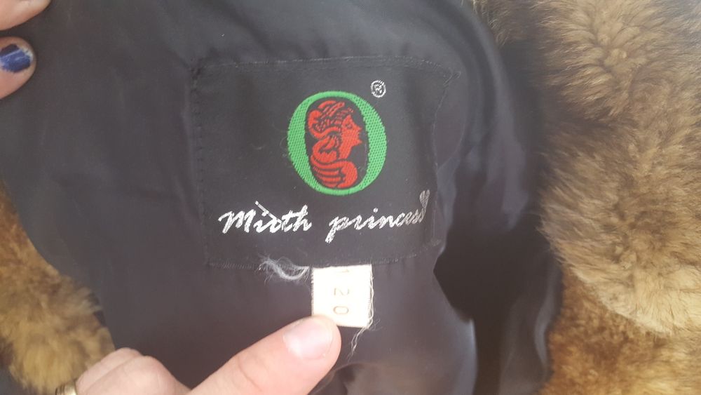 Haina de blana in stare impecabila