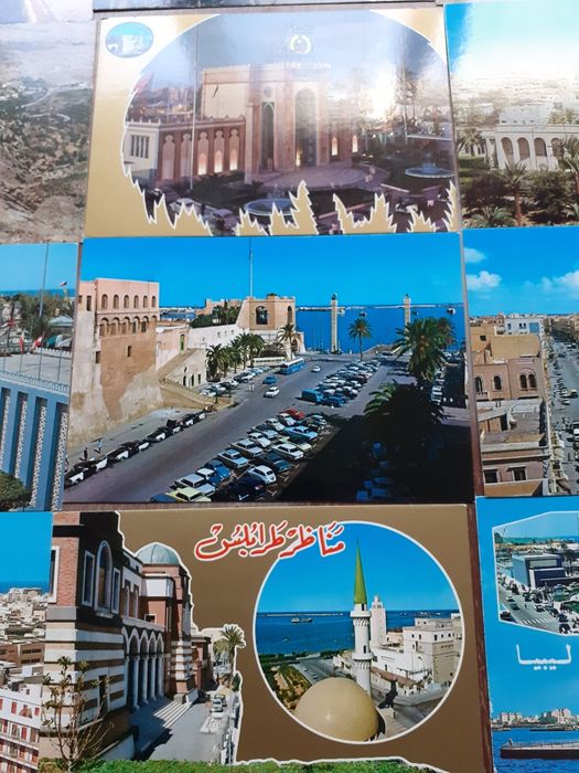 Чисто нови неизползвани  пощенски картички. Картинките са от град  Три