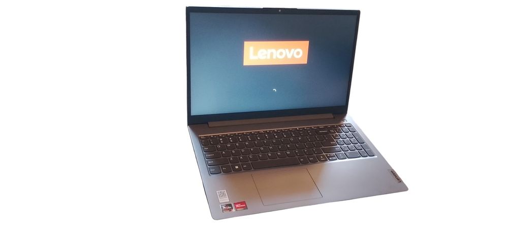Noutbuk lenovo 82YU