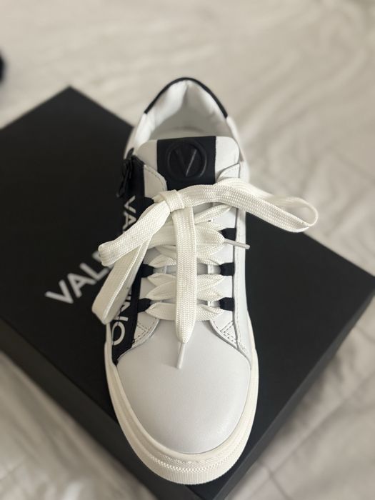 Чистонови обувки Valentino