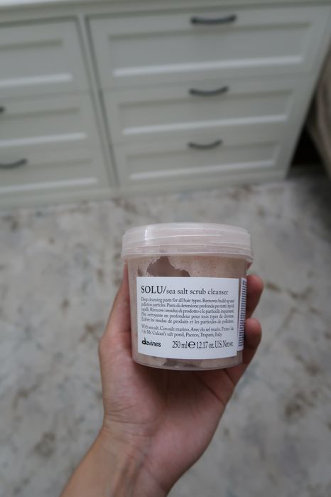 DAVINES скраб для кожи головы.