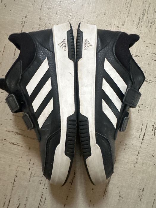 Vand adidasi Adidas negri, imitatie piele, marimea 33