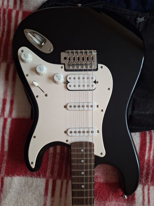 СПЕШНО Squier by Fender Stratocaster HSS