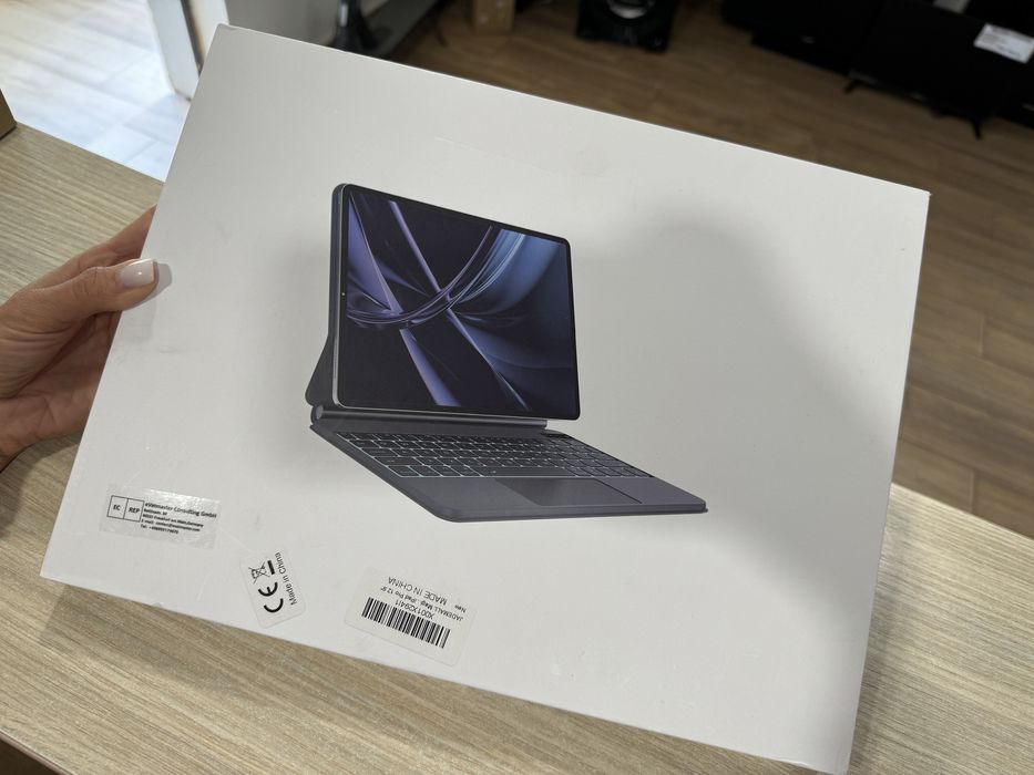 Husa cu tastatura JADEMALL pentru iPad Pro 12.9 Gen 3/4/5/6, NOUA!!