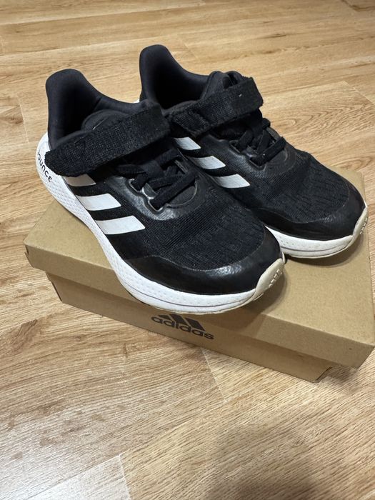 Incaltaminte sport Adidas marimea 30