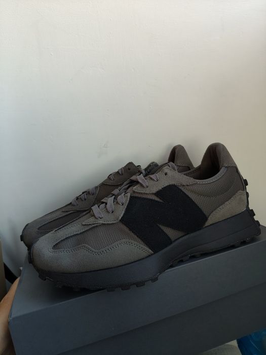 New Balance 327 sneakers culoare verde military cu negru mărimea 43 noi originali