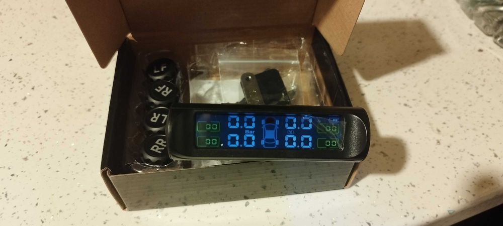 TPMS система за мониторинг на налягането и температурата на гумите