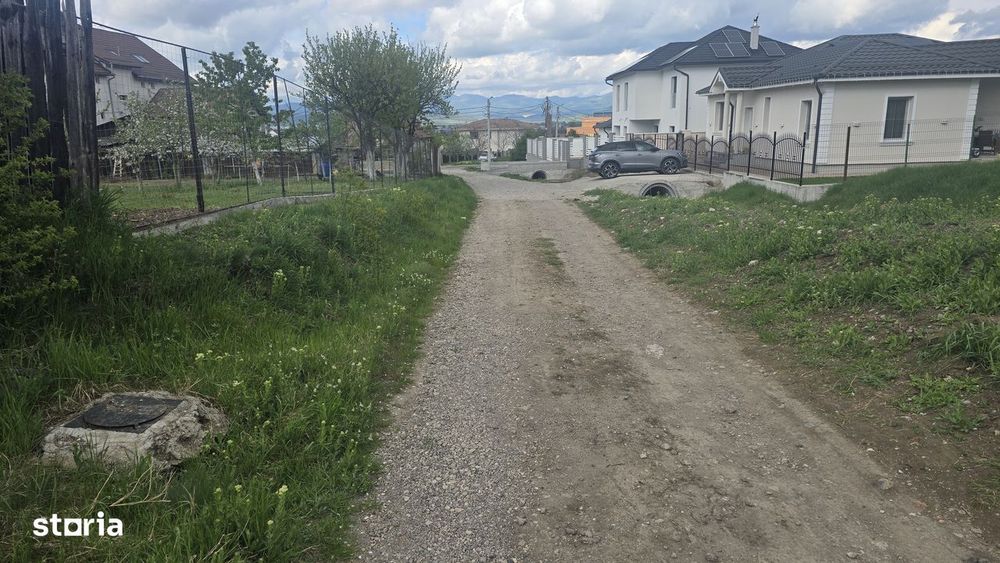 Vand teren intravilan in Zavoi str. Sadoveanu, imprejmuit