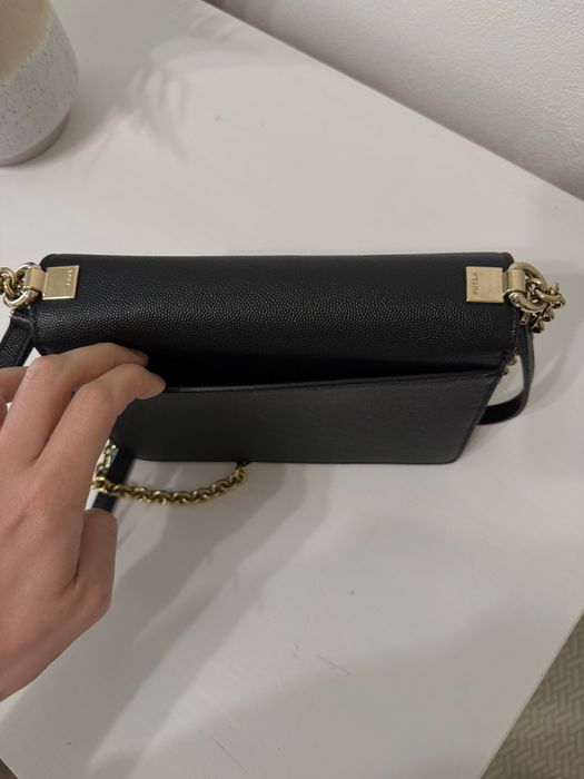Черна кожена чанта Furla