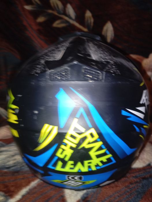 Vând casca enduro 180 lei