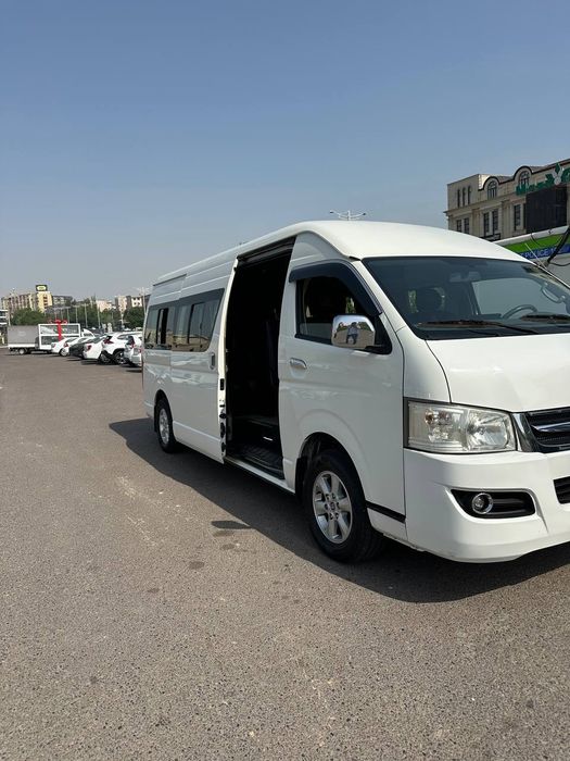 Комфортабельный микроавтобус для вас и ваших гостей
