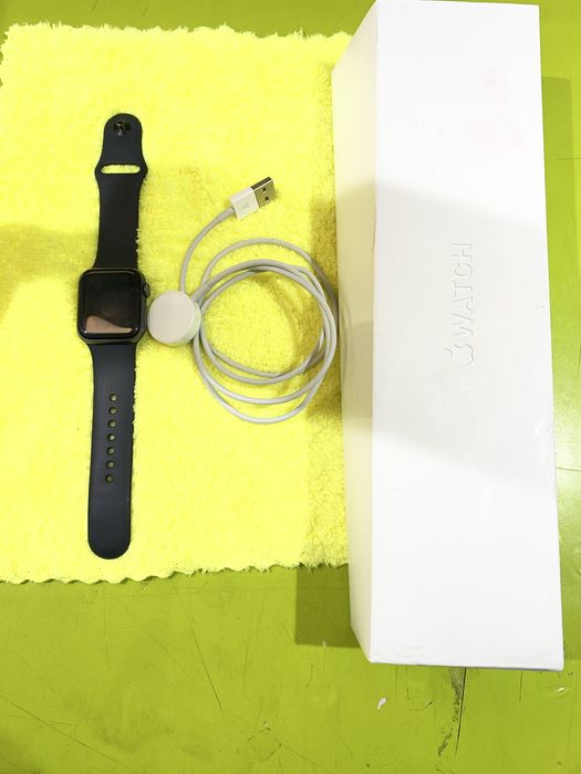 Продам apple watch 4 40