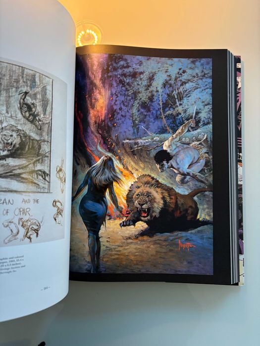 Album XXL The Fantastic Worlds of Frank Frazetta hardcover – ediție rară, premiu Eisner Award 2023