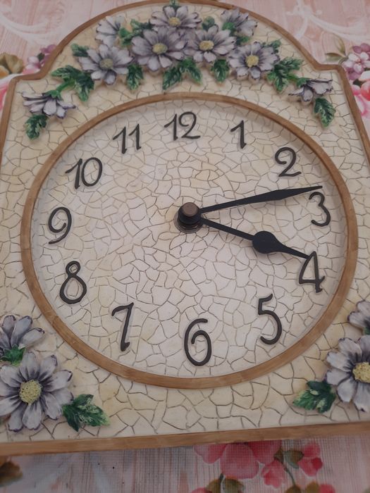 Deosebit ceas decorativ din ceramica