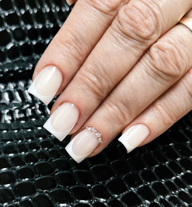 Unghii tehnice  manichiură și pedichiură