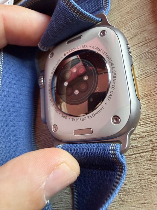 Apple Watch Ultra Gen3 - Silver Titanium с 5 оригинални каишки