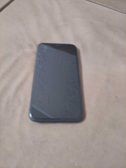 iPhone 11 В хорошеи состояние