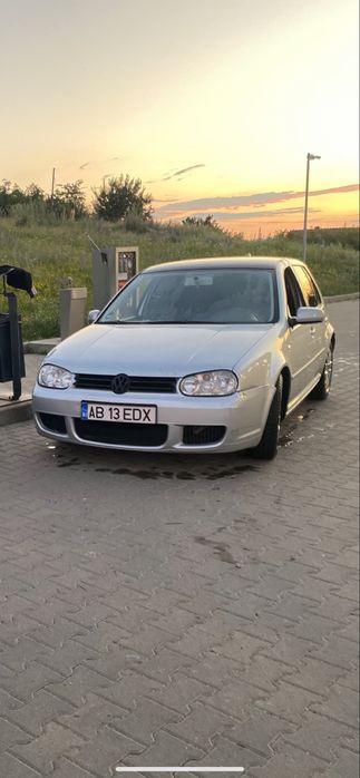 VOLKSWAGEN Golf 2003