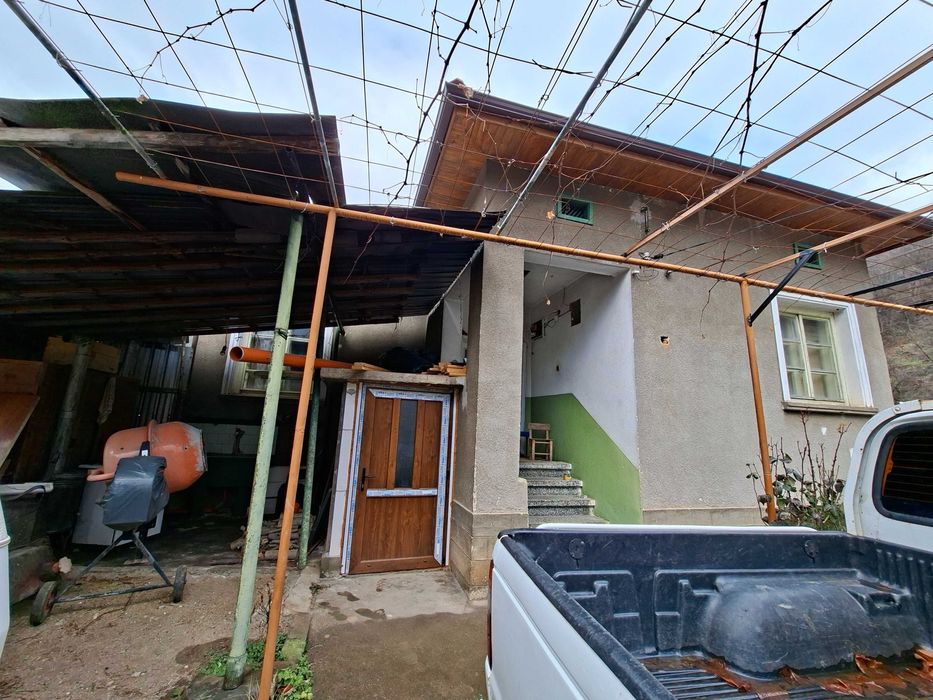 къща в село Лопян
