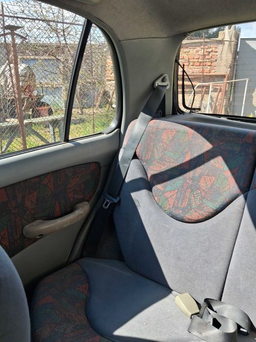 Продавам Нисан Микра