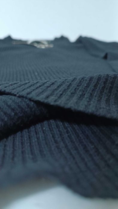 Pulover negru, purtat, calitate buna