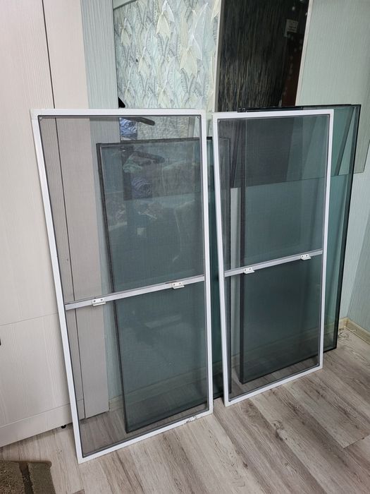 Продам 2 стеклопакета и 2 сетки