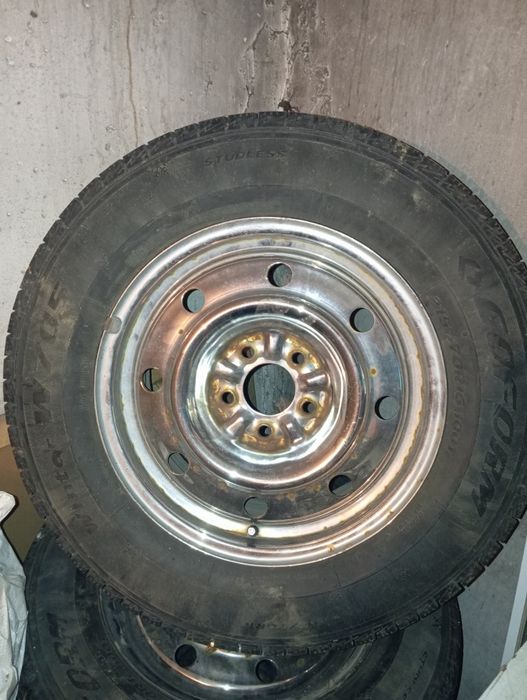 Зимние шины с дисками 215/70 R16