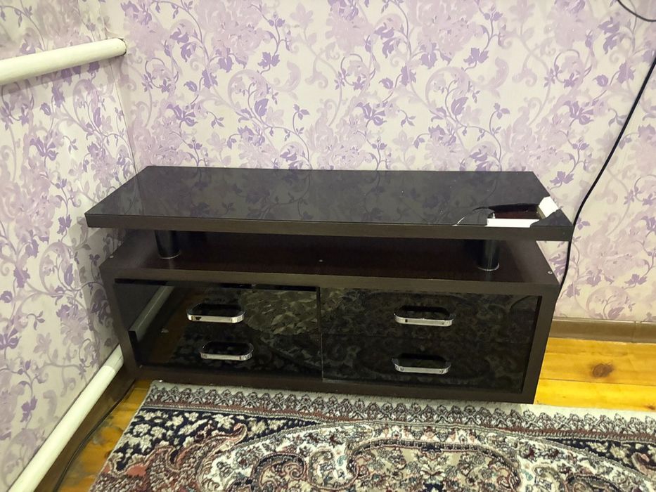 Продам практичную тумбочку