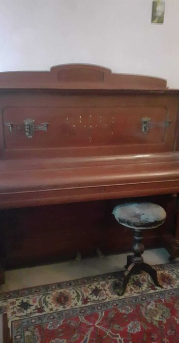 Pentru nostalgici si nu numai,ofer spre vanzare pianina Rosenkranz.
