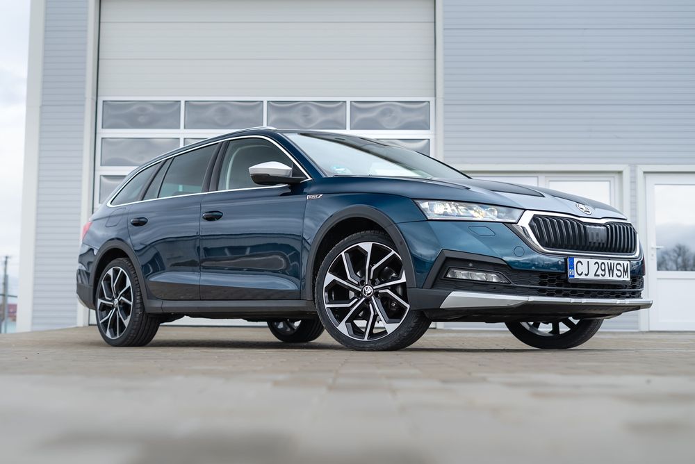 Skoda Octavia-Scout-2023-Automata-ACC-4x4-HUD-Camera-Lane assist-TVA