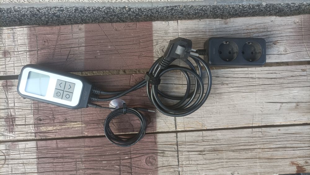 Смарт термостат за отопление и охлаждане