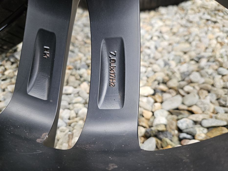 Vand jante si anvelope de vara R17 negre gama VAG