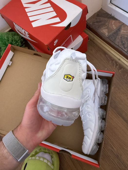 Vapormax White Marimea 42 si 43