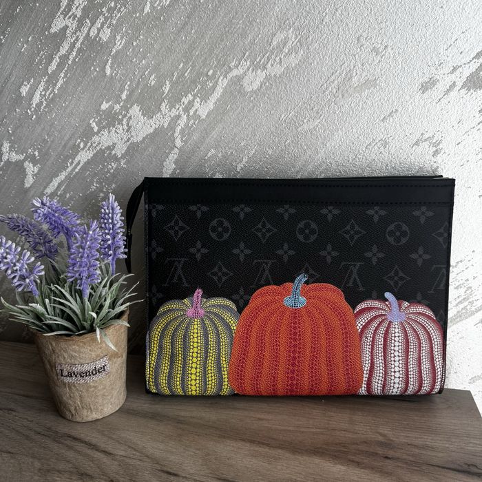 Louis Vuitton / Мъжки чанти тип клъч