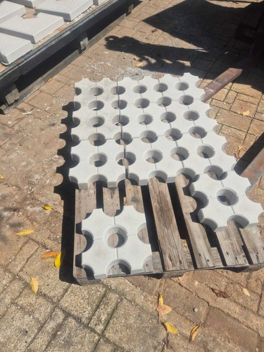 dale de beton pentru gradina.