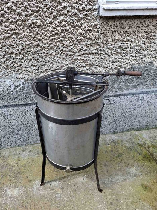 Центрофуга за мед