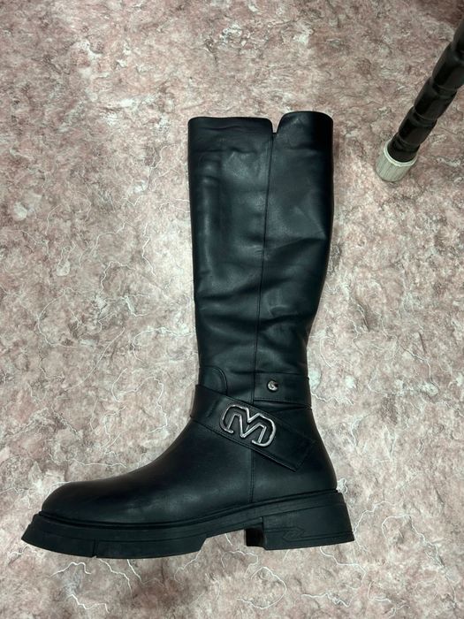 Продам женские сапоги