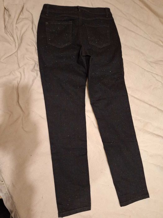 Продавам нов дънков панталон, клин