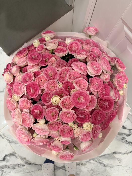 Пионовидные розы большой букет