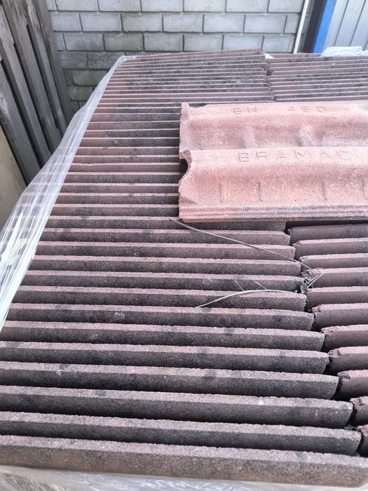 Tigla Bramac de vânzare 320 buc  sunt puse pe 2 paleți