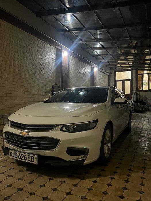 Продаю Малибу белого цвета